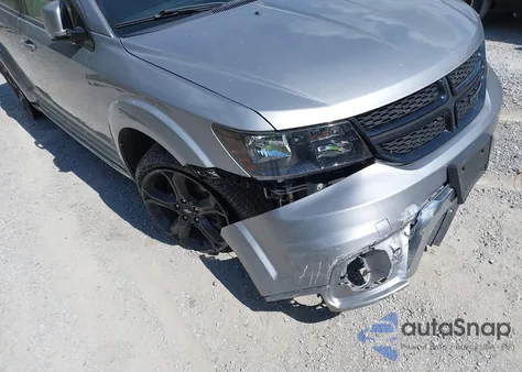 2018 Dodge Journey Crossroad z USA, uszkodzony, nr VIN 3C4PDCGGXJT490023